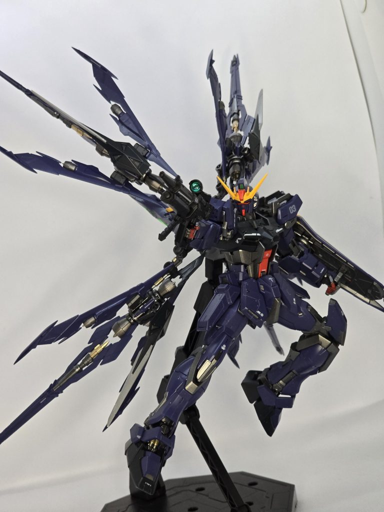 最後までご覧いただきありがとうございます♪去年制作のザンライザーより重量ないのでポージングが楽しめました。キット自体も組みやすいいわゆる良キットですね。他メーカーの塗装待ちが並んでるので、次回は年末頃かと思います。お楽しみに！