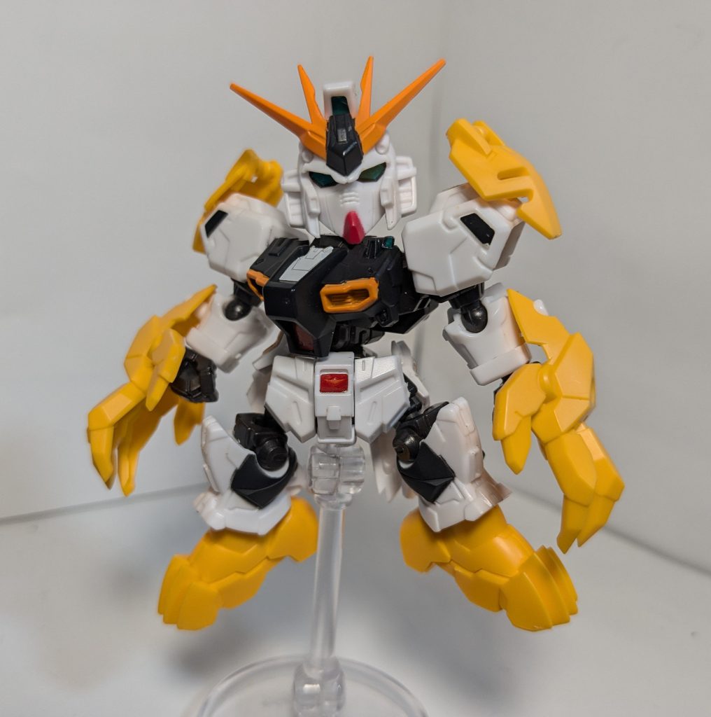 肩と腕はキャリバーンとなり、オプションパーツの付け根がそのまま使えます