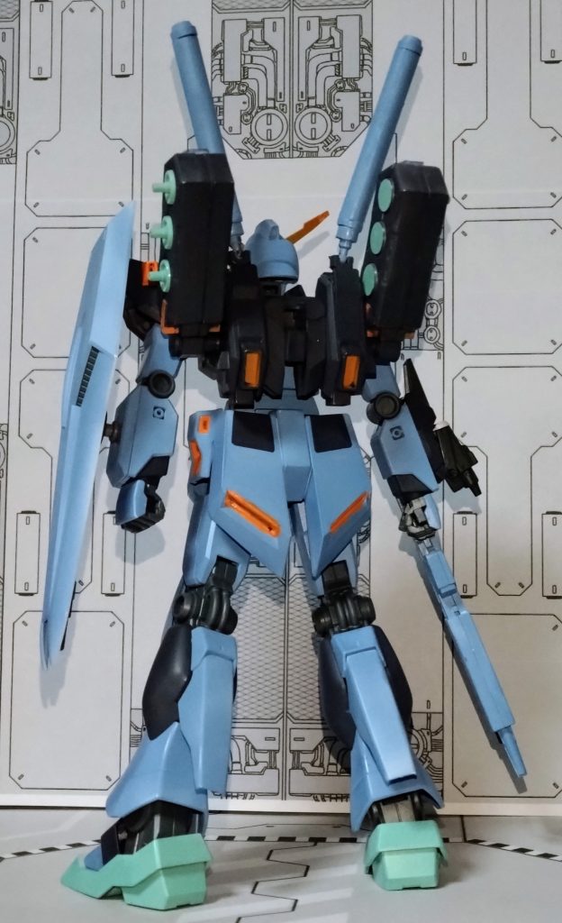 塗装はセイラマスオカラー(ガイア)のマスオライトブルー、マスオグリーンをブルーとグリーンに使用。グレーはファラクトグレー(クレオス)、オレンジは(ガイア·NAZCAカラー)を使用してます。