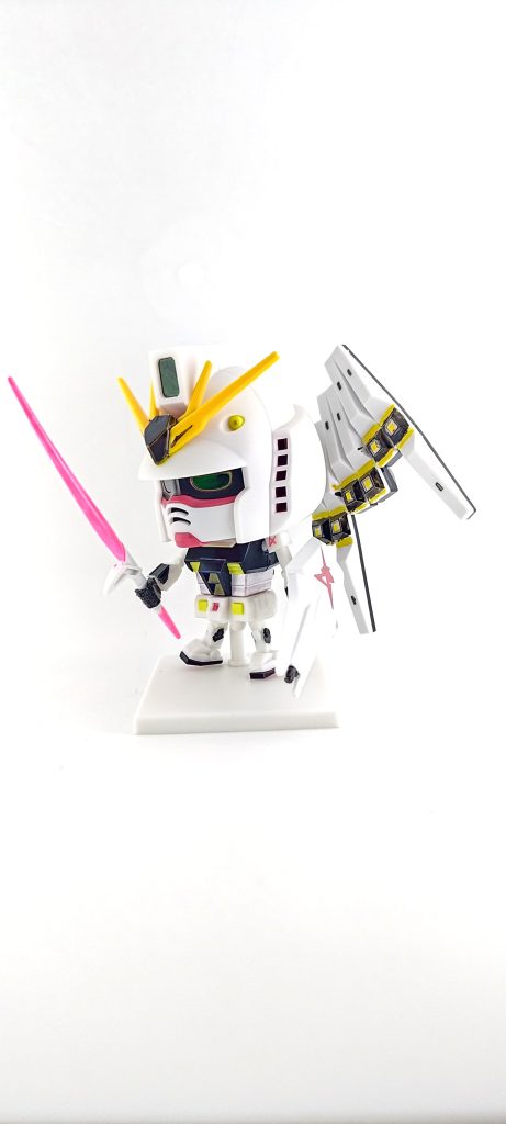 ビームサーベル装備。ガンプラくんはサーベルのほうが様になりますね。