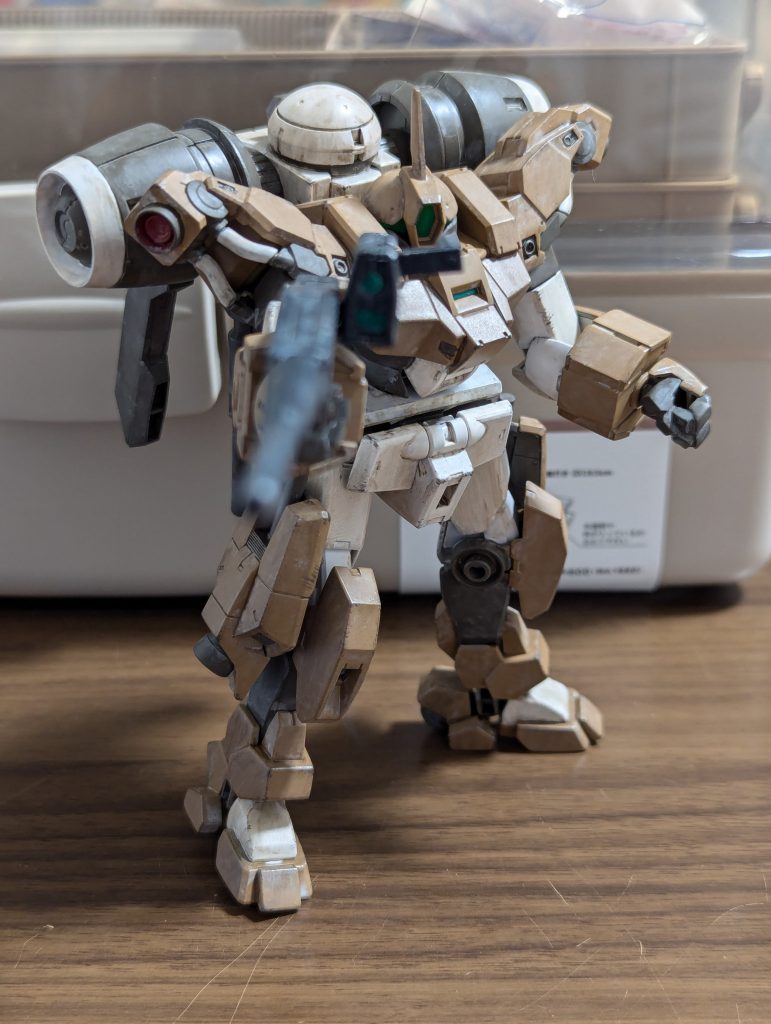 どいつもこいつも片手で構えて斜めを向かせるクセがあります🙄脚が太めに見えて重量感が増してイイ。