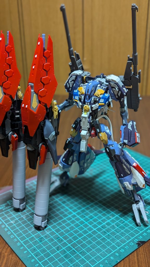 塗装前はゴチャゴチャしてますね武器とタンクはマーカーブラシ本体はアクリジョン筆塗りです