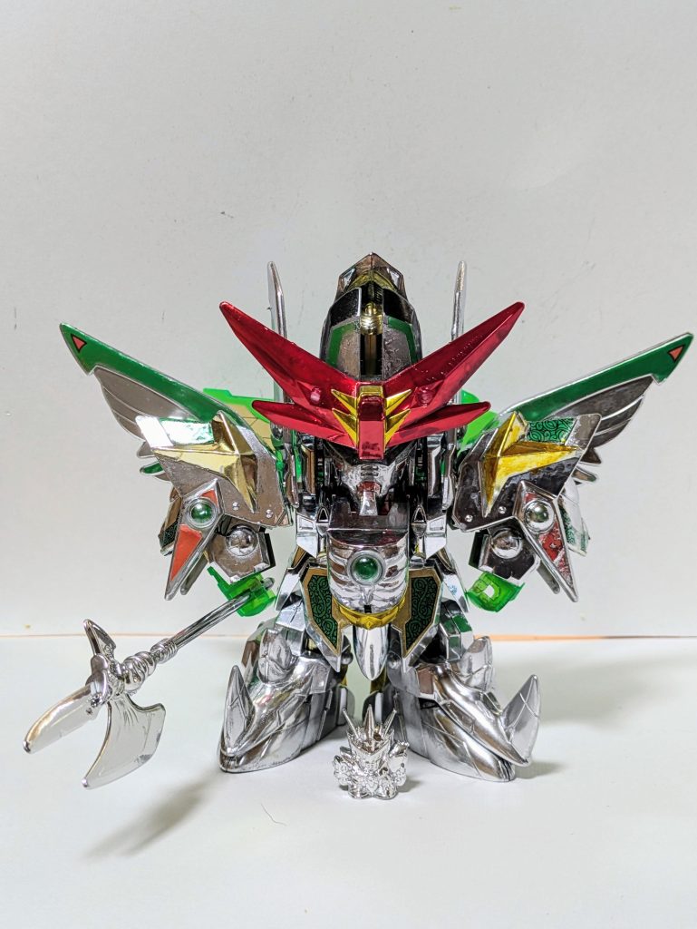 ドラグーン本体はメッキ版の龍機ドラグーンの塗装を落としたものを使用。非メッキ部分、ロードドラグーンの鎧はモロトフリキッドクロームでメッキ調に。ゴールドの部分はタミヤのエナメルクリアのイエローで塗装。