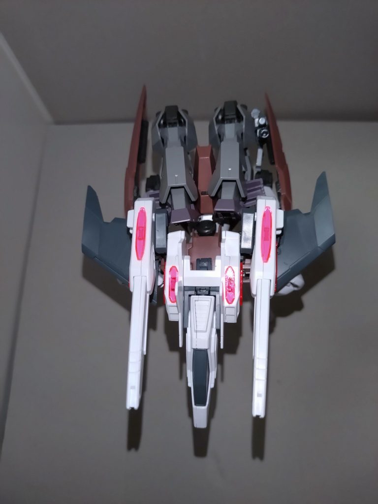 変形パターンはコルネイユ・ド・ロゼの寝そべり変形ではなく、ムカデキリのような「エピオン型変形」になりました。