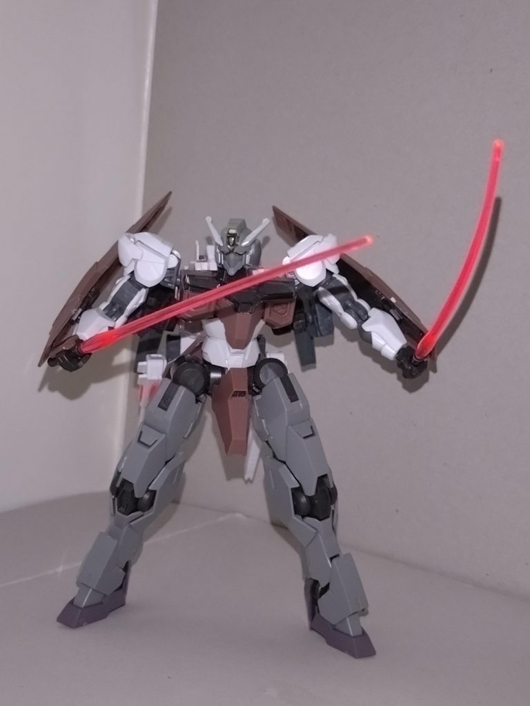 しばしば二刀流で使うが、多くの場合、邪魔になりがちなシールドをウイングバインダーにマウントして防御を捨てる必要があるので、細心の注意を要する。 〜花咲川女子学園高等部生徒会報より〜