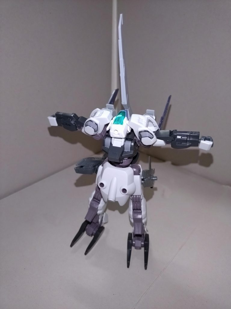 その変形順は、まず頭部と下半身を180°回転させ、両腕を水平に上げ、主翼を上に起こす