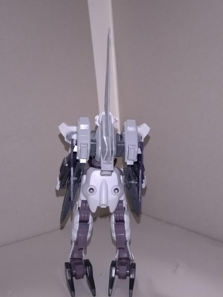 【機体設定】ジェターク社製可変MS。元になった試作機は言わずとしれたガンダムシュバルゼッテで、シュバルゼッテには、攻防一体兵器「ガーディアン」に攻撃力をほとんど依存しているという欠点があったため、本機ではシールドを廃し、一般的なライフル、サーベル独立型にした。シールドがなくなった代わりに、機体の装甲自体が強化されている。