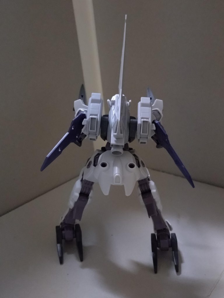 パーツ構成は、本体は冒頭に示した通り、頭部が30MMエスポジットβ、その他がシュバルゼッテですが、バックパックは以前のジムヴォルヴァから流用しました。サーベルはジャンクの中から。