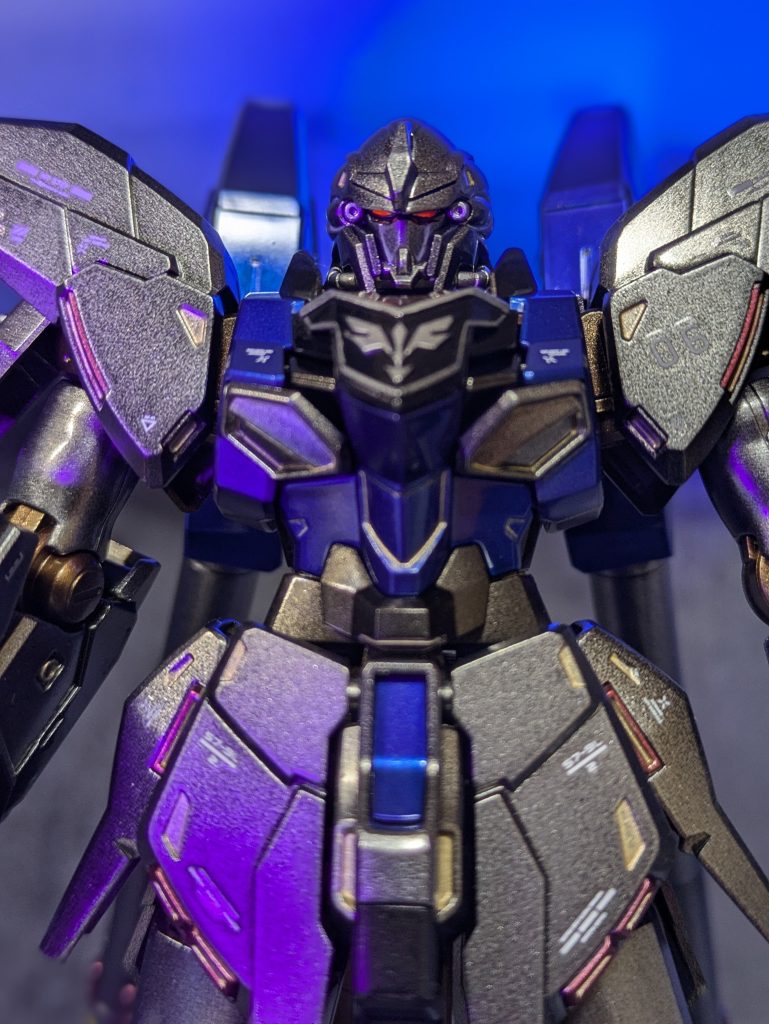 メタリック光沢仕上げです