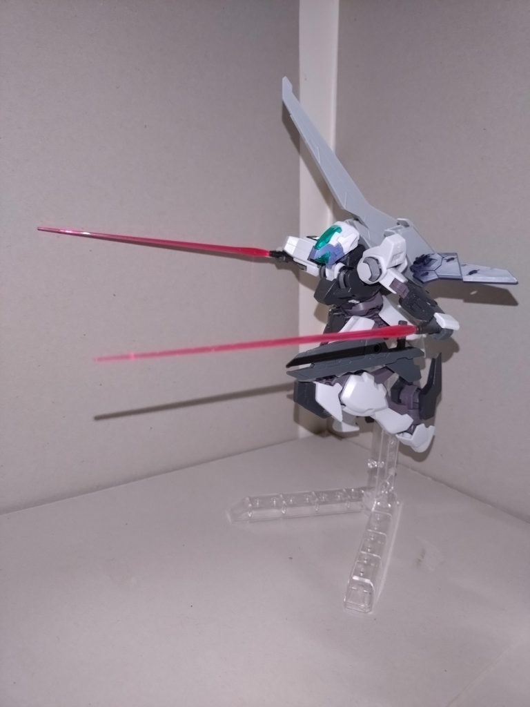 このMS形態でも大気圏内飛行能力はあるが、さらにMA形態に変形することで、より高速で飛行することができるという。その詳細は次回を見られたし。 〜羽丘女子学園の同窓会報より〜