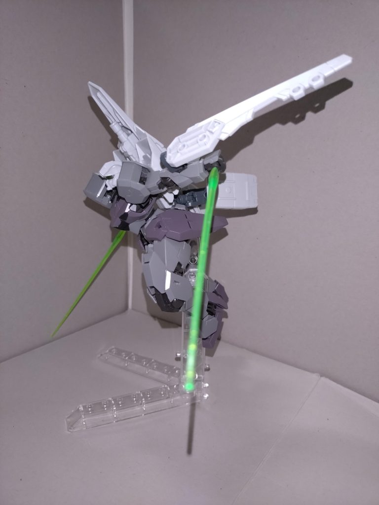 MS形態時には、誘導プラズマ砲またはビームカービンで牽制しながら目標に近付き、白兵戦へ持って行くのが基本的な戦闘スタイルになる。というより、燐子は白兵戦の方が得意だったりする。 〜花咲川女子学園同窓会報より〜