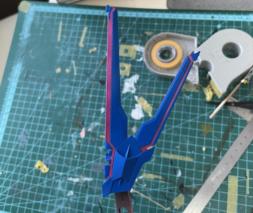 挿し色のピンクはガイア黒サフ→シルバー→蛍光ピンクで塗装