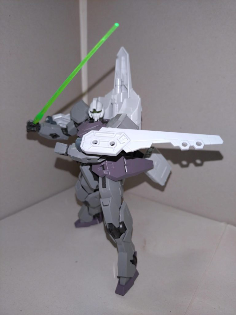 というわけでアークジムヴォルヴァの1回目のご紹介でした。制作前に、2点目のガンプラバトルアームアームズが手に入り、これをバックパックにしました。以前にジャスティスで使ったものとは異なり、機首のカメラがモノアイではなくゴーグルです。接続ピンはダイバーエースユニットのジョイントを使用し、マルチマウントに接着しました。次回取り上げるテールランスは、ノーネイムライフルから。