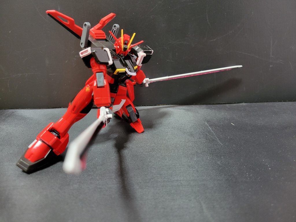 ソードインパルスと言えばこのポーズから始まるサンライズパースですね。流石にRG程の可動域は無いので、ここらが限界かもしれませんね。