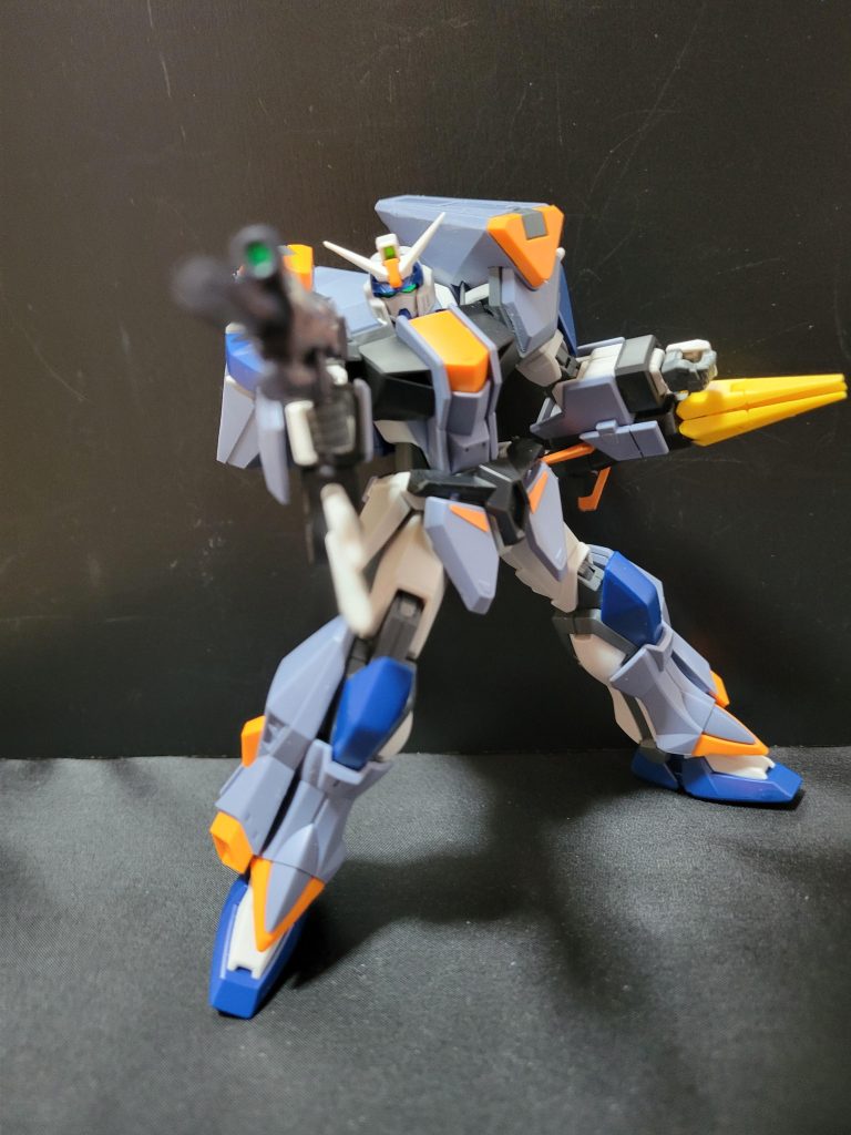 本キットは肩の形状の関係でSEED撃ちは出来ませんが、可動域はHGデュエルガンダムアサルトシュラウドより広がってます。