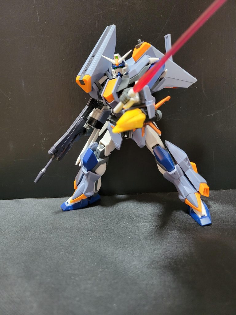 グレイプニールⅡかサーベルを振り下ろすポーズのどちらか迷いましたが、サーベルを選びました。グレイプニールⅡは大昔に自作したデュエルブリッツで射出シーンを載せたので