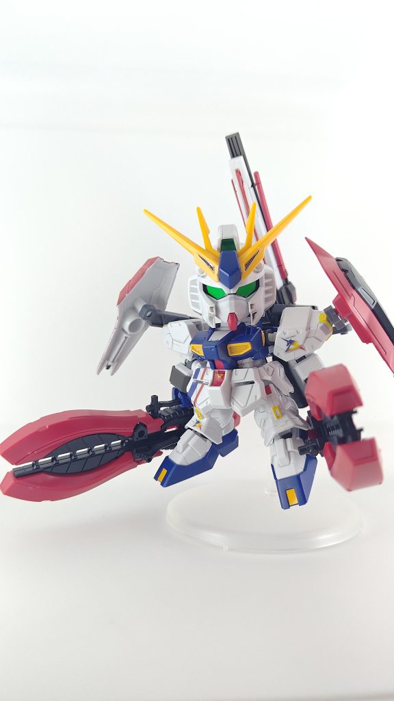 ダブルホーンファンネルも設定とは少し違う持ち方ですが手持ちできます。カニのハサミにも見えますが福岡のご当地ガンプラなのでやはり自分は明太子派ですね。おいしそう。