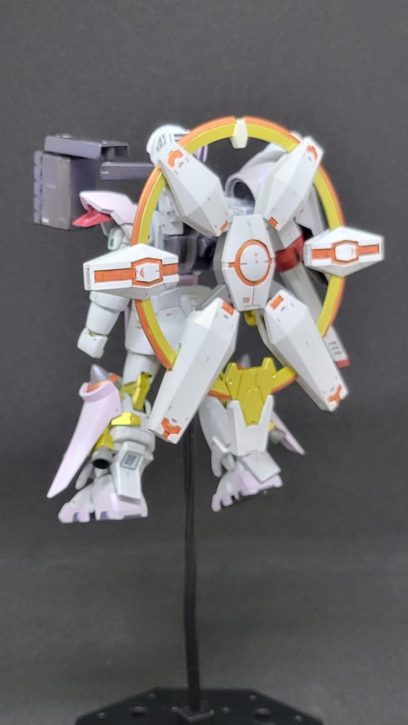 忘れてました。背面です。これはビルドダイバーズで登場したネプテイトウェポンそのままです。スターゲイザーのシステムのようなものが使えるのか、あるいはハイパーモードですかね。