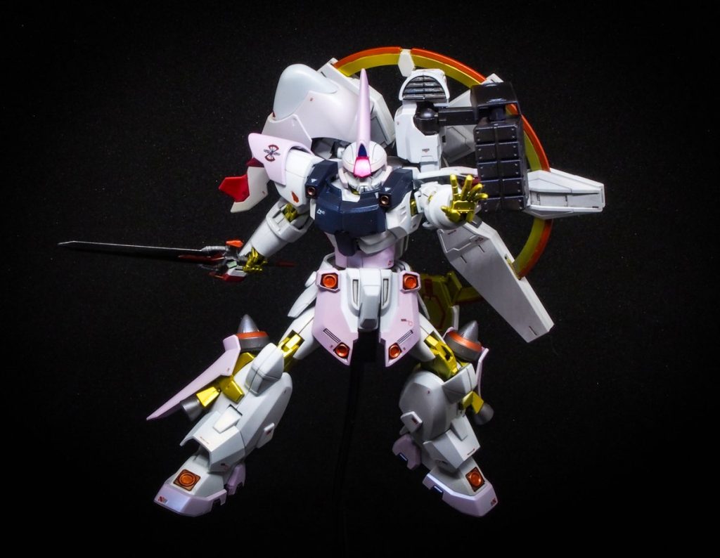 手首はビルドナックル丸を使用しています。武器の実剣は写真だとわかりませんがラフシルバーで塗装して、斬るというより叩き切る無骨なものにしました。