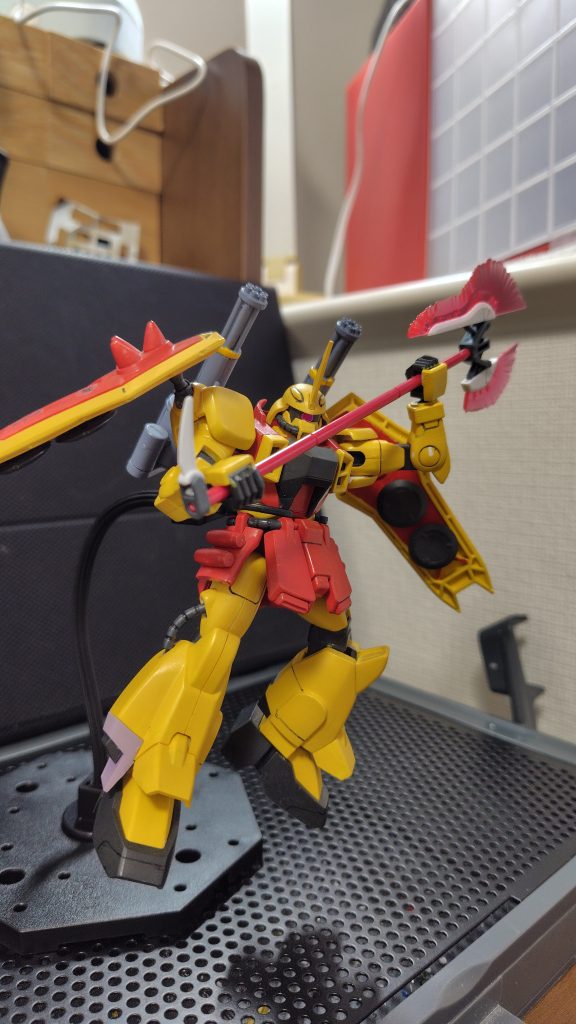 ビームアックス振り下ろし。「彼ほど上手く敵は倒せんよ！」（キラのコックピット以外を狙ってモビルスーツを戦闘不能にする戦い方を見てのセリフ）