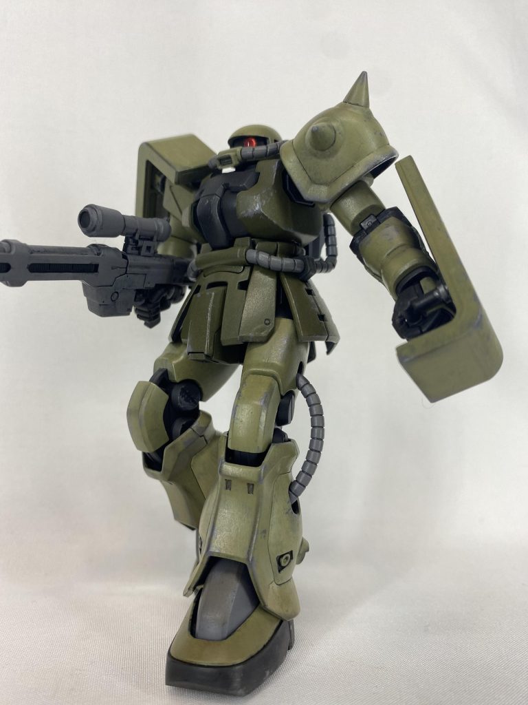 フロントアーマーは正面とサイドで分割し、サイドをスプリング接続にしました。意味はあったのか、なかったのか…