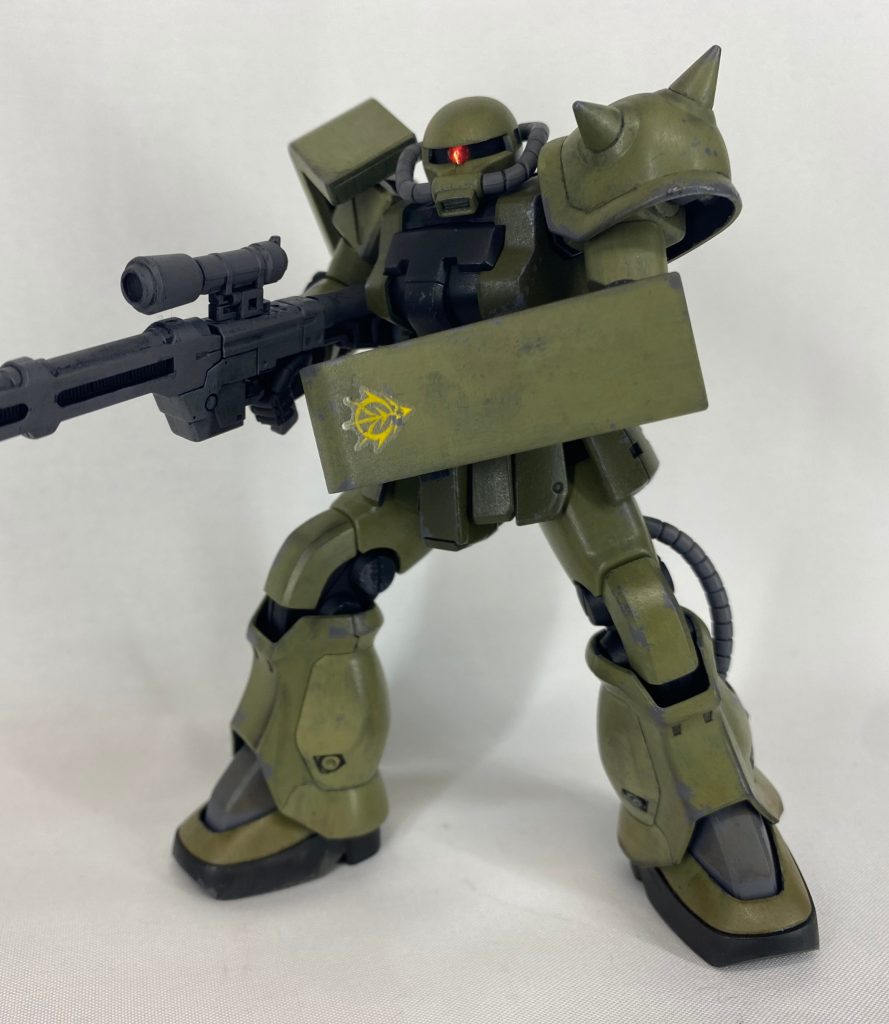 左手のシールドはORIGIN版ザクの余剰パーツを改造。