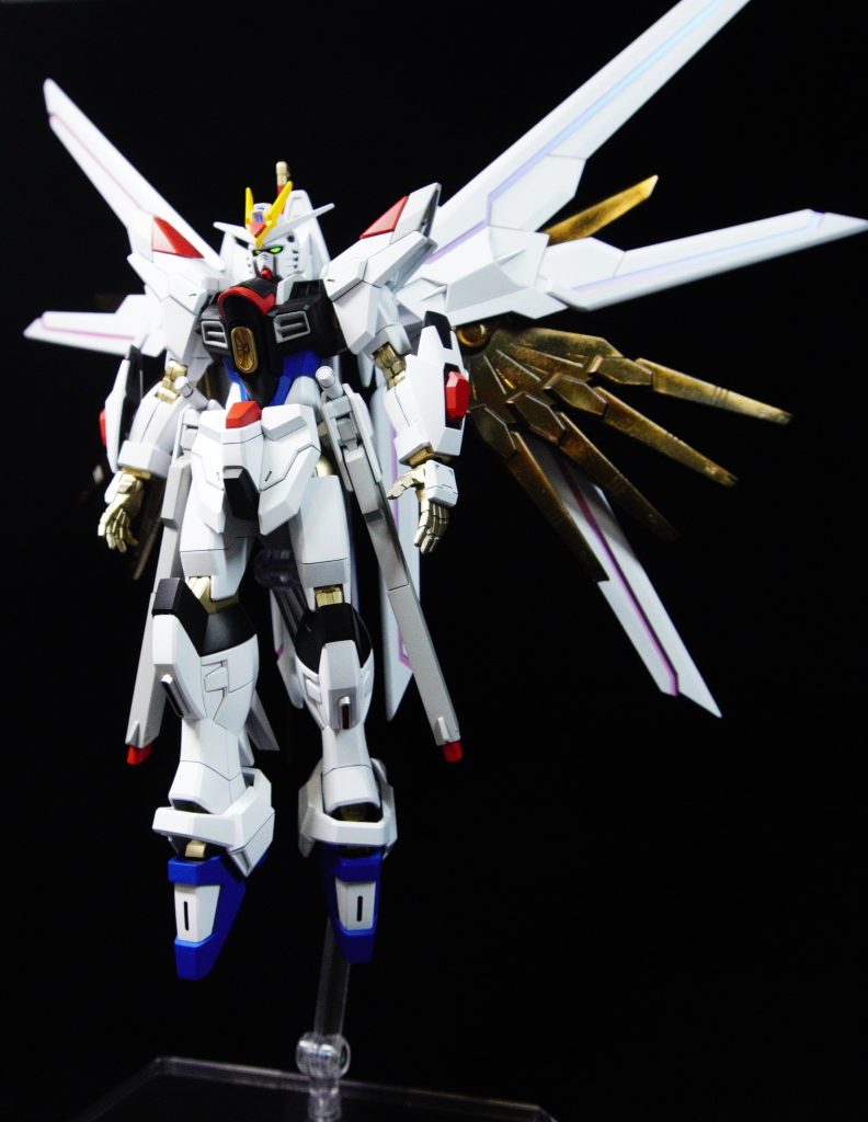 プラウドディフェンダーのゴールドはボーンペイントのボーンミラーの上から調色したクリアカラーで塗装して本体と差別化。普段光沢を意識しないで吹いてたせいで中々苦戦しました😭