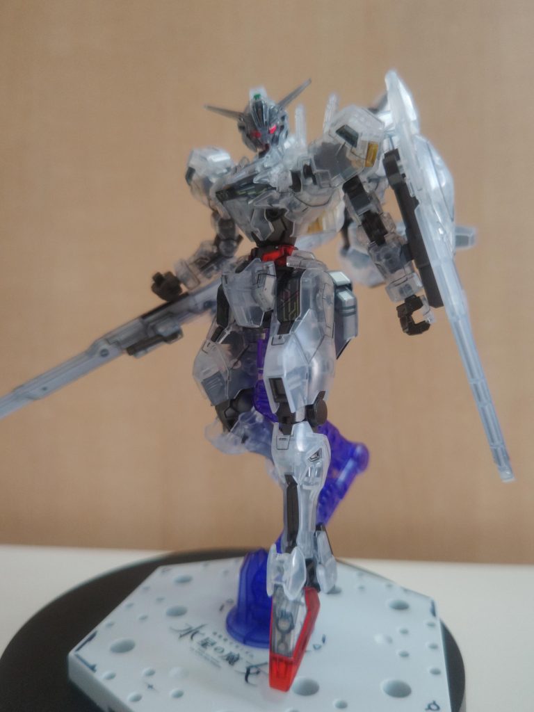 クリアカラーやけど、白ベースで曇ってるおかげで意外と輪郭分かりやすくてかっこいいです