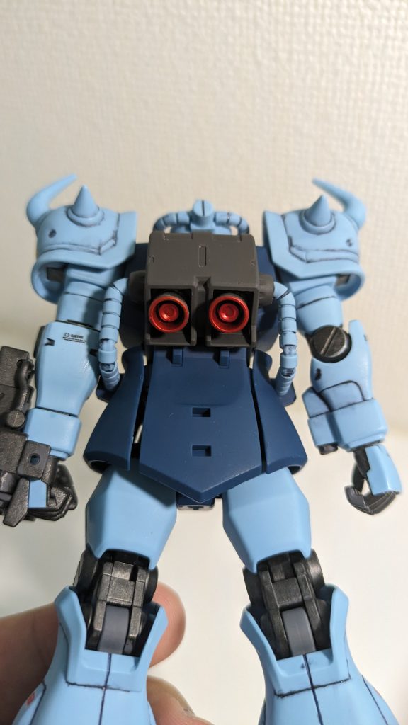 ガンダムマーカーエアブラシシステムを使って、バーニアをメタリックレッドにこれは上手くいった。直接塗るよりきれいに出来たと思う。