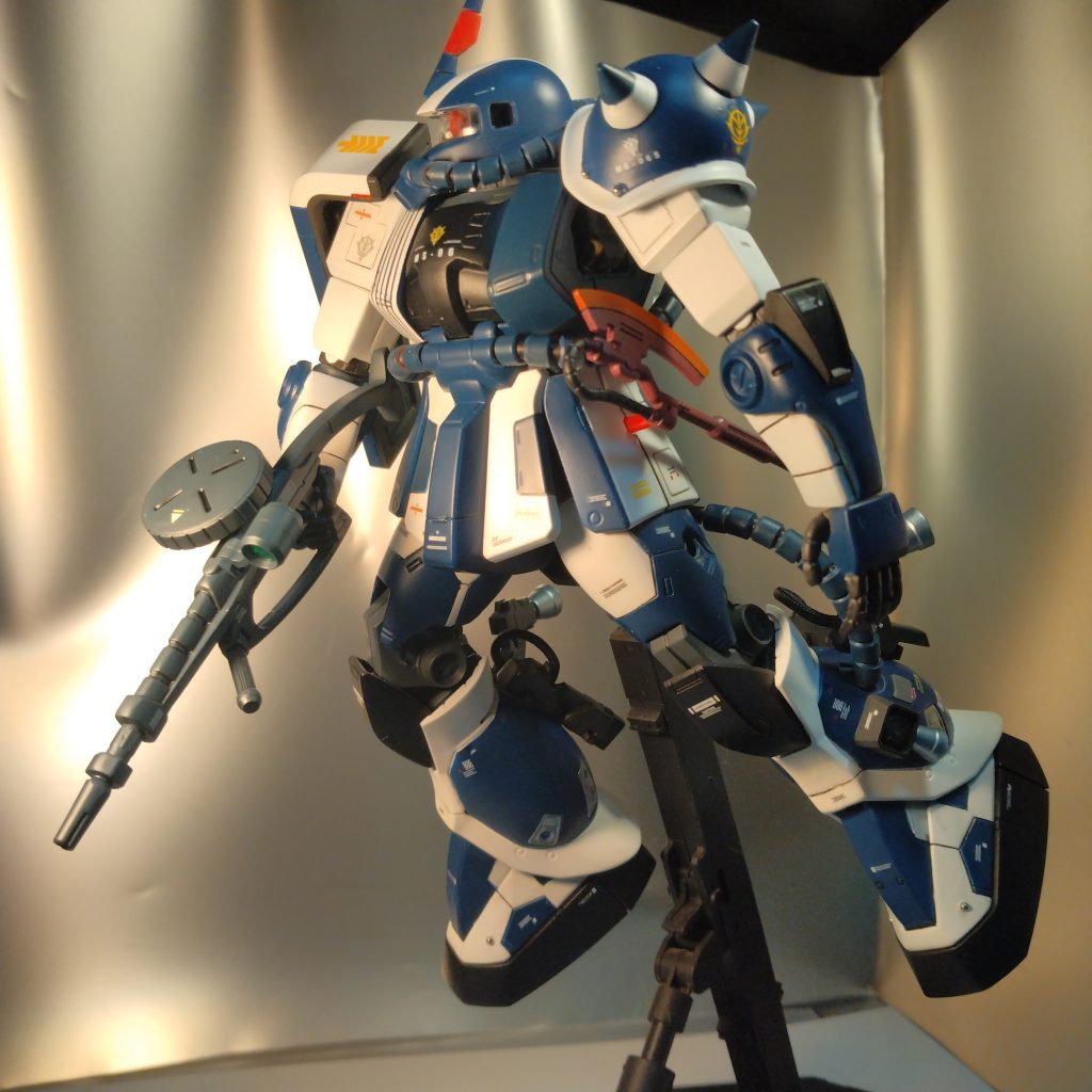 このザクは大切な知人から製作依頼を受けて製作した某コンビニ専用機です！（笑）