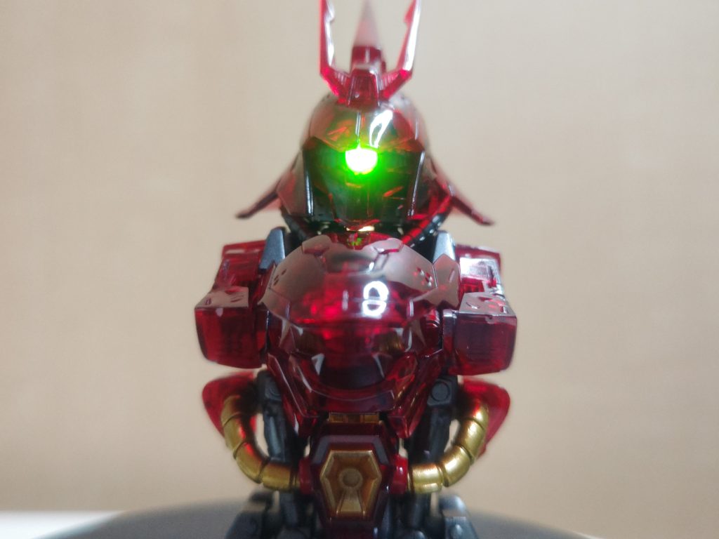 正面。やっぱサザビーは文句無しにカッコいいですね