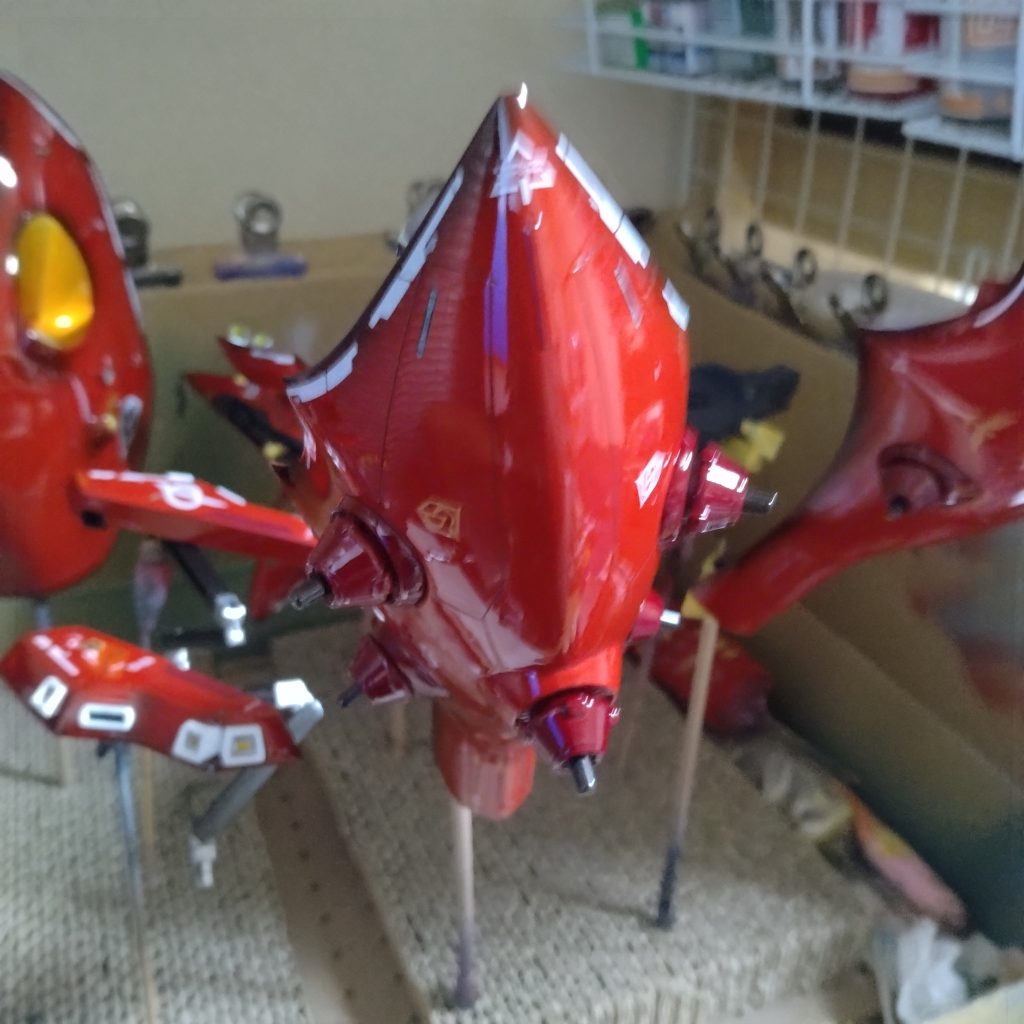 これも仕上げを吹かした状態です!少し失敗だったのは!せっかくスジ彫りしたのが、目立たなくなった事です!その代わりに、水を得た様な光沢になりました!開始前は光沢を吹かした後に水研ぎするつもりでしたが!しなくていいやってなりました!(笑)