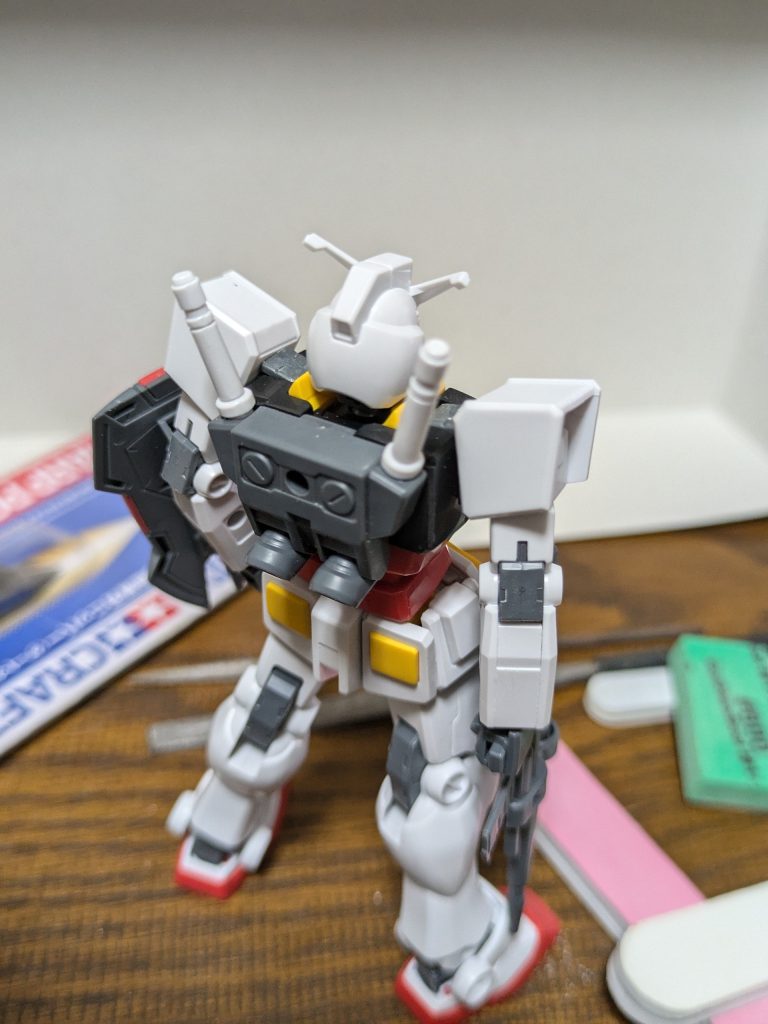 フラッグを落とさず、スミ入れなどなし。ただ組んで、ヤスッただけです。パーツを整えると達成感があります。