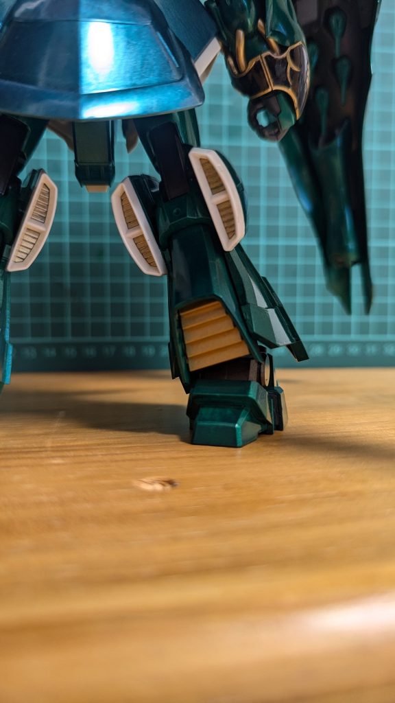 バーニアもゴールドにぬりわけしました!