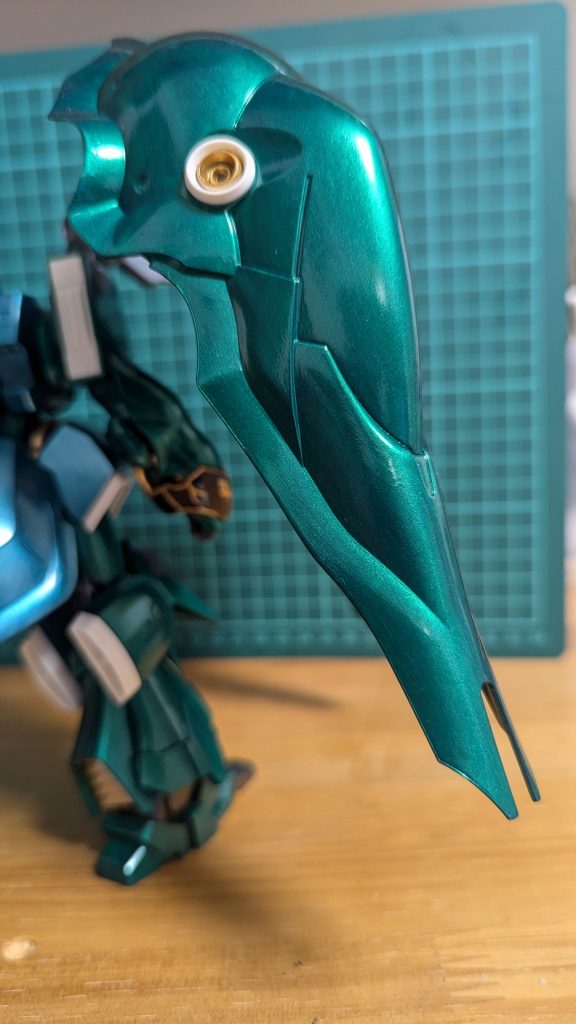 4枚のはねもこんなにピカピカにになるとは思いませんでした。5回ぐらい塗りました(汗)