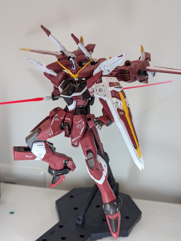 内面は各関節の補強をしました。特に股関節は重点的に行っています。股関節、肩関節、手首など各部がダレるのでアロンアルファでジョイントに厚みを付けて調整。