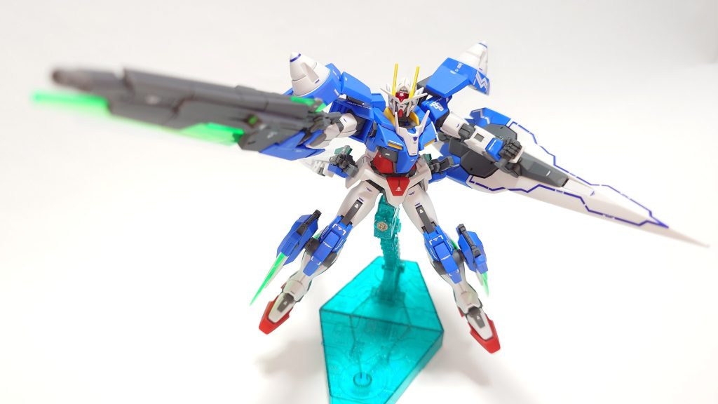 ダブルオーガンダムセブンソード関節を補強しておいたので腕に持たせても全然平気です。