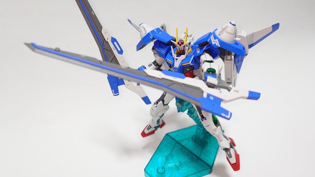 ダブルオーザンライザーホビージャパンの付録キットを使用しました。塗装が大変でした。