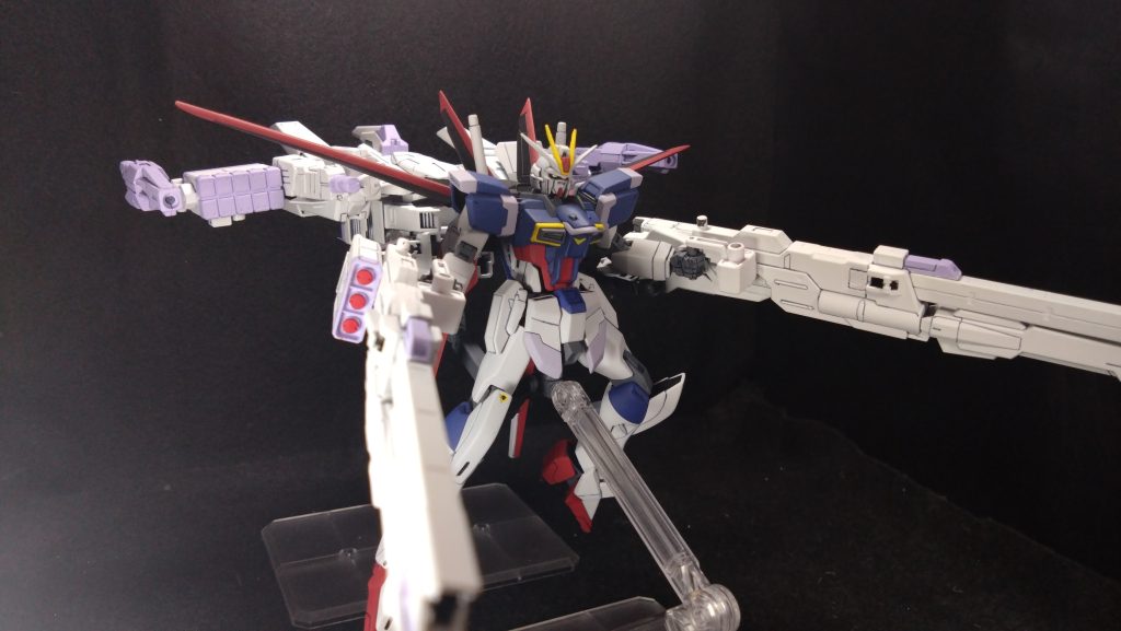 インパルスを接続フォースシルエットごと合体したかったのでバックパックの接続は使わず、スタンド穴とアームユニットで保持しています