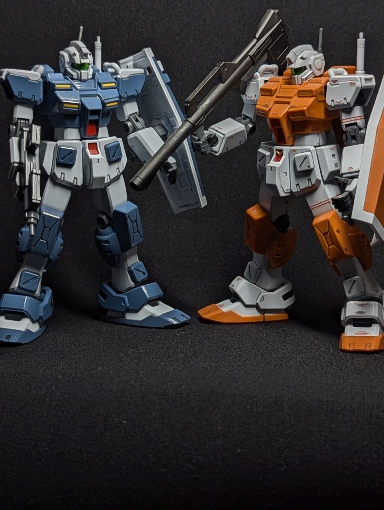 以前製作したノーマルカラーのパワードジムと揃い踏み。