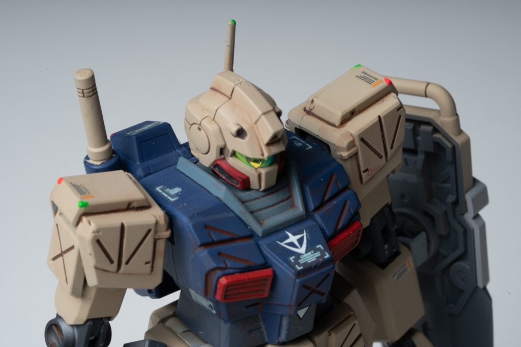 高機動仕様に敢えての追加装甲、現場のパイロットからすれば手負いの狼と戦う危険性を痛いほど知らされてきた経験から防御面にも現場からのフィードバックがなされた結果の仕様かとおもわれます。