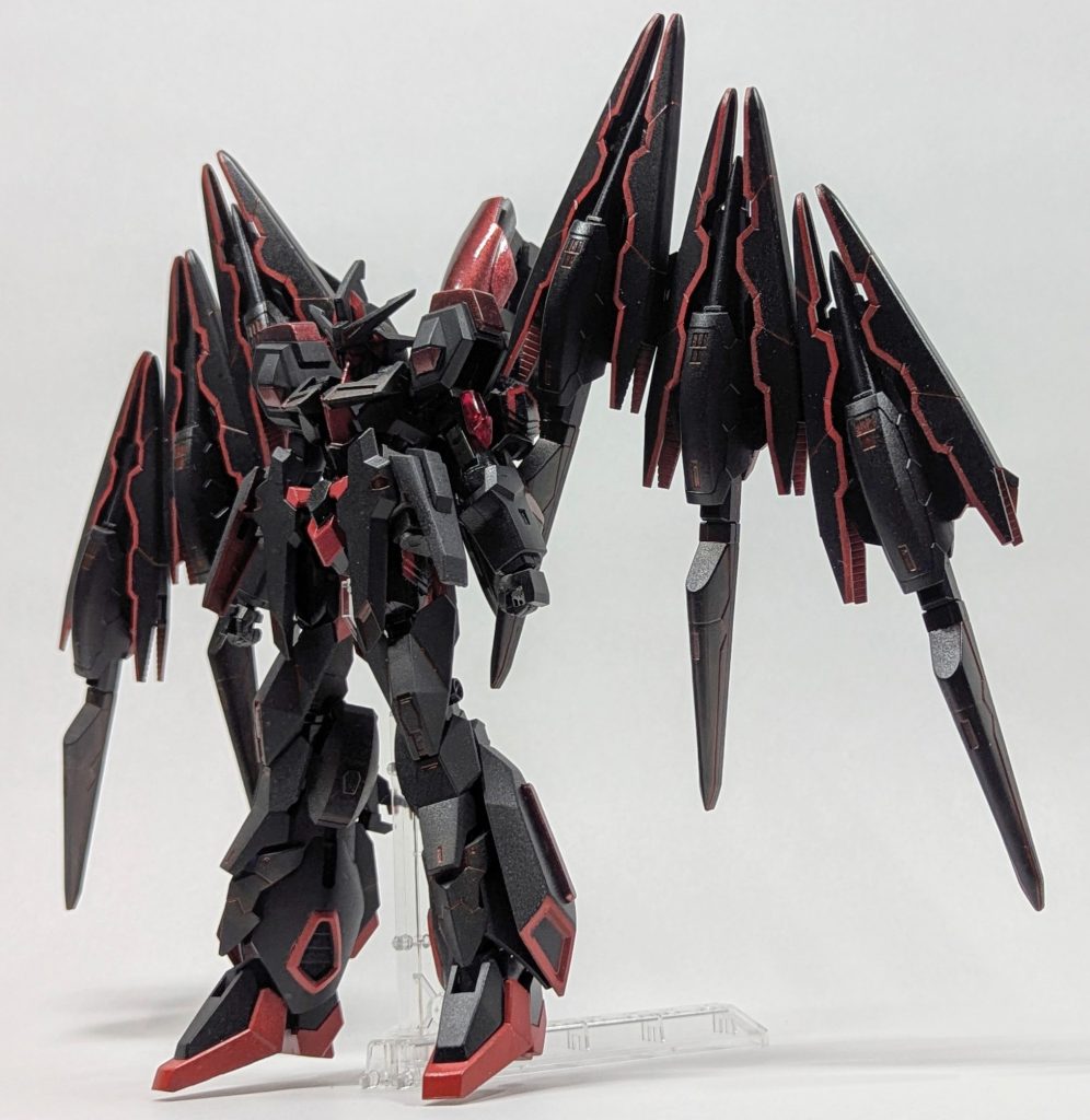 黒をベースに赤と黒鉄で塗装マステで塗りわけしてます。