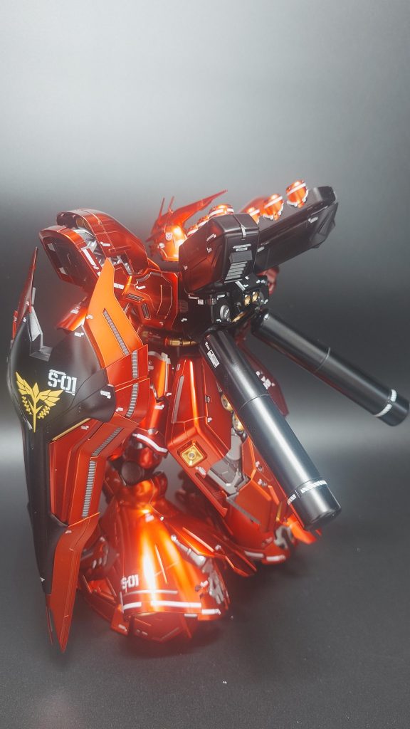 バックショットです✨元が古いキットなので、マニピュレーターは保持力なく、プロペラントタンク、サイドスカート、腰部、大腿のボールジョイントがキットの重さに耐えきれません😣