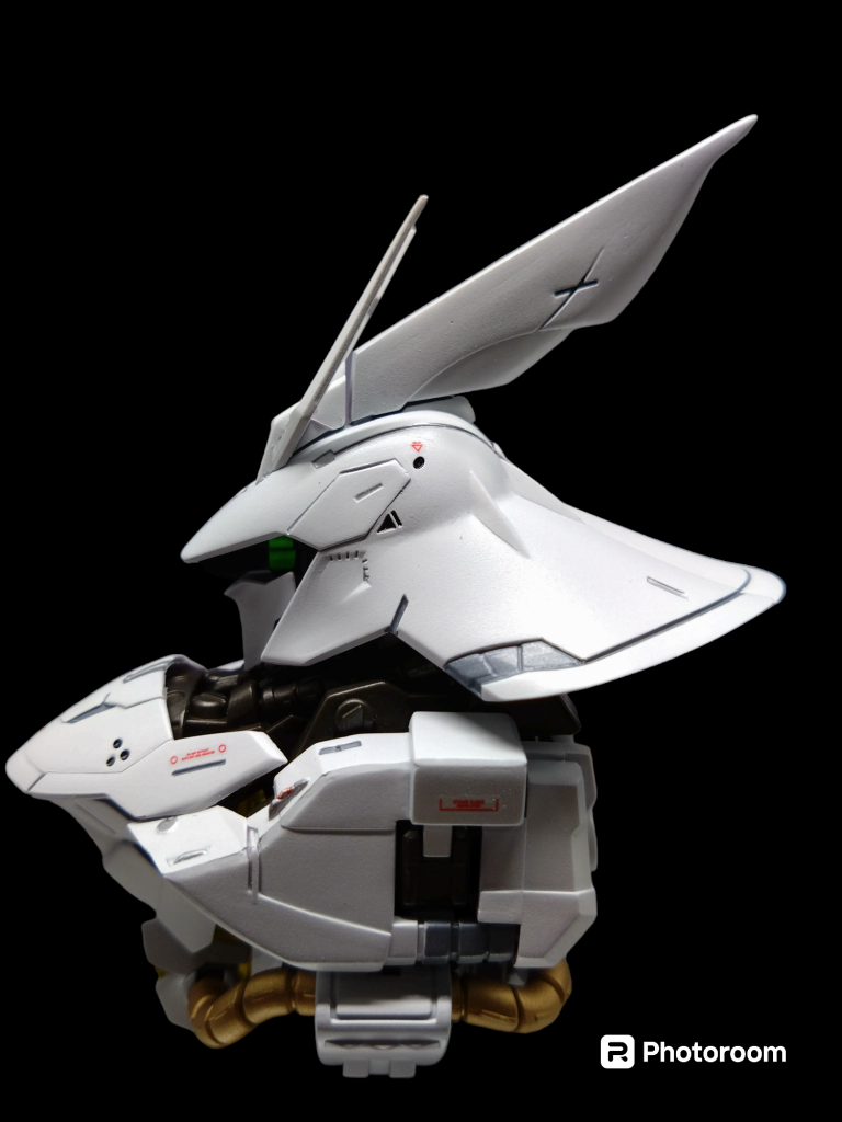 赤で作製されてる方が多かったので白で塗装