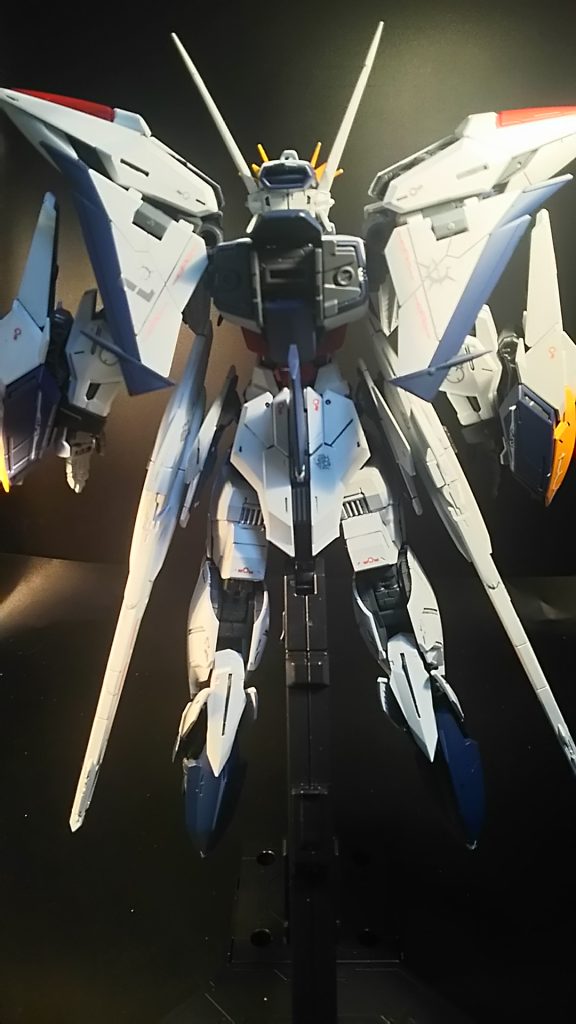 取り敢えず！綺麗には出来てると思います！私的にはカッコ良いのか！悪いのか！良くわからない機体です！（笑）  