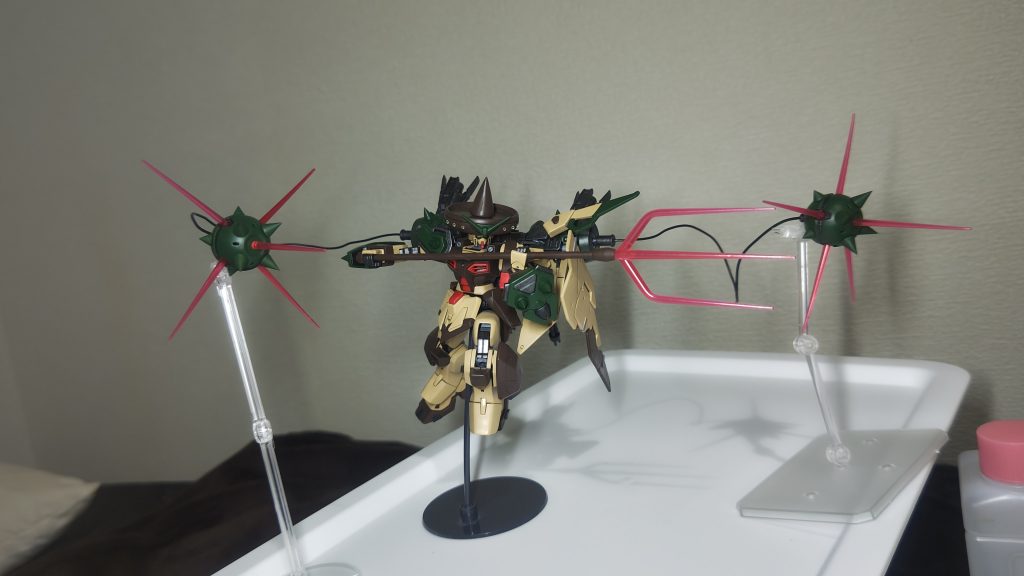 ビームトライデントも作成。ハンマーは5本のビームニードルを発振して有線式の攻撃端末として射出できる。