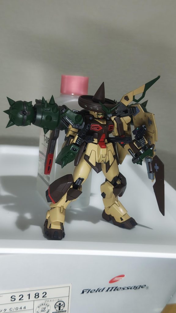 重すぎて自立不可w腰の横にガトリング砲を持ってくることで前面の敵に攻撃が可能。