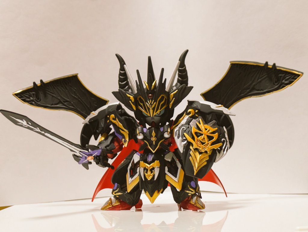 背面に禍々しい翼をを取り付ける事も可能