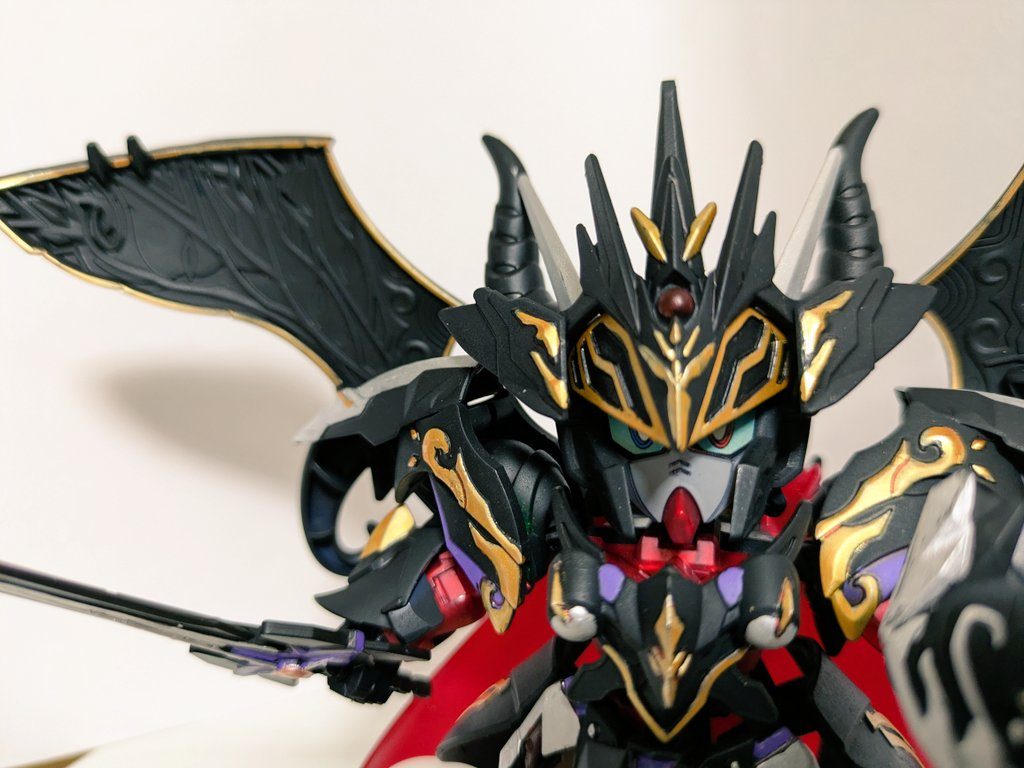 瞳はしゃばろくさんのしゃばろアイを使わせていただきました。オッドアイがハマり過ぎて最高です!カッコいい···!