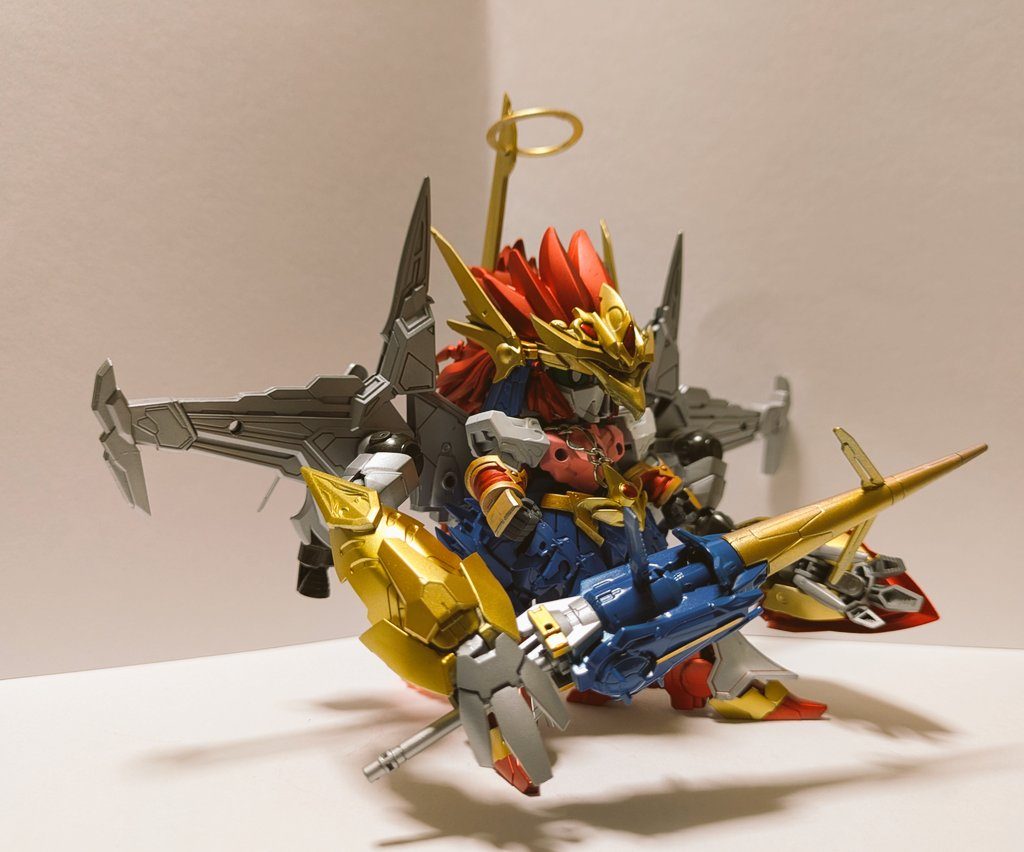 武装は背面の巨大なウイングから伸びたサブアームで使用腕部分は30MSのオプションパーツから